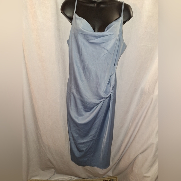 Elegant Light Bluish Gray Sleeveless Dress - Picture 1 of 7